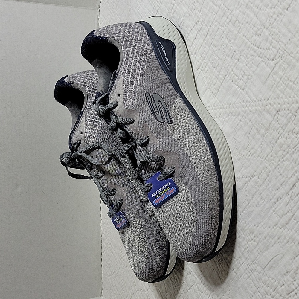 Skechers Mens Size 13 Memory Foam Shoes